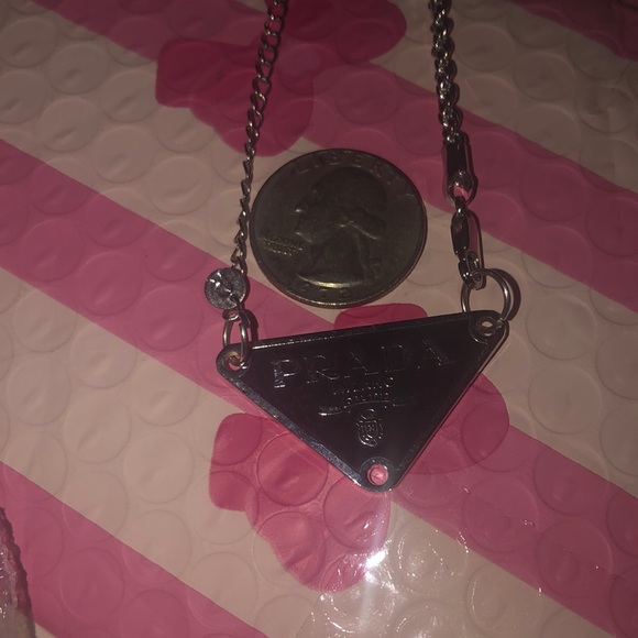 Prada charm w unbranded chain Necklace Néw - Picture 2 of 4